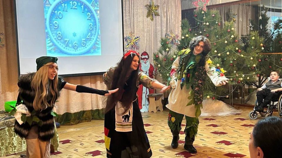 Студенты Херсонского педуниверситета устроили праздник для детей из интерната Студенты Херсонского педуниверситета устроили праздник для детей из интерната