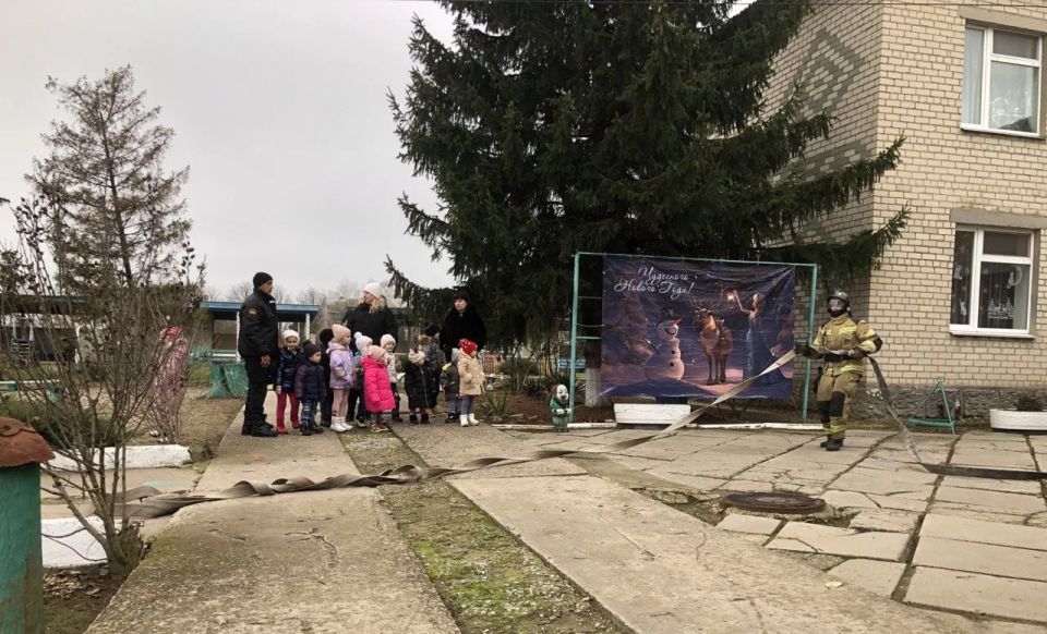 В ясли-саду «Ромашка» прошли пожарно-тактические занятие с участием сотрудников МЧС по Херсонской области В ясли-саду «Ромашка» прошли пожарно-тактические занятие с участием сотрудников МЧС по Херсонской области