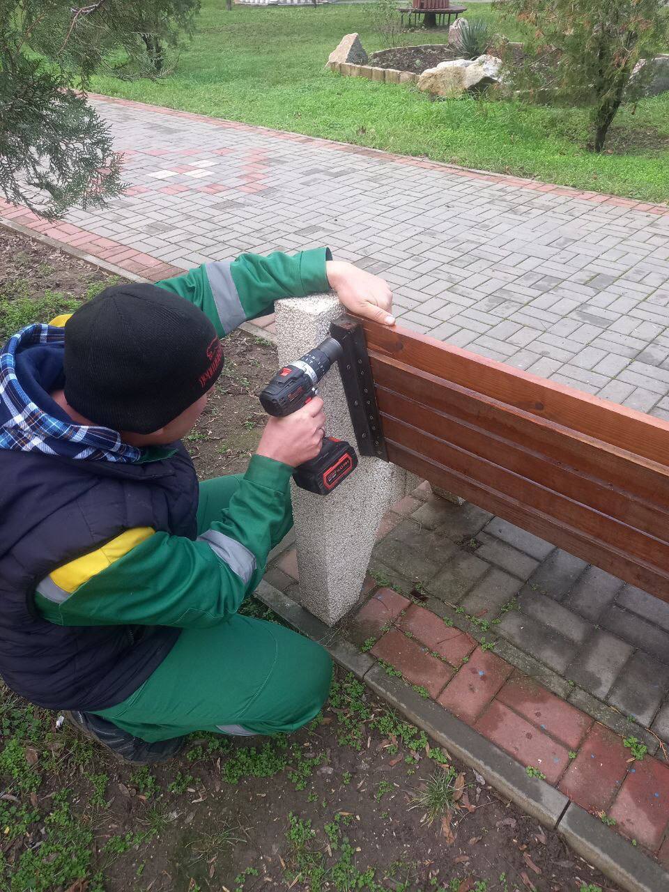 В Геническом округе продолжаются работы по благоустройству и подготовке к праздникам В Геническом округе продолжаются работы по благоустройству и подготовке к праздникам