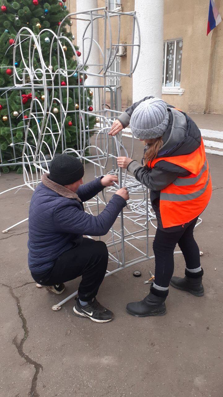 В Геническом округе продолжаются работы по благоустройству и подготовке к праздникам В Геническом округе продолжаются работы по благоустройству и подготовке к праздникам