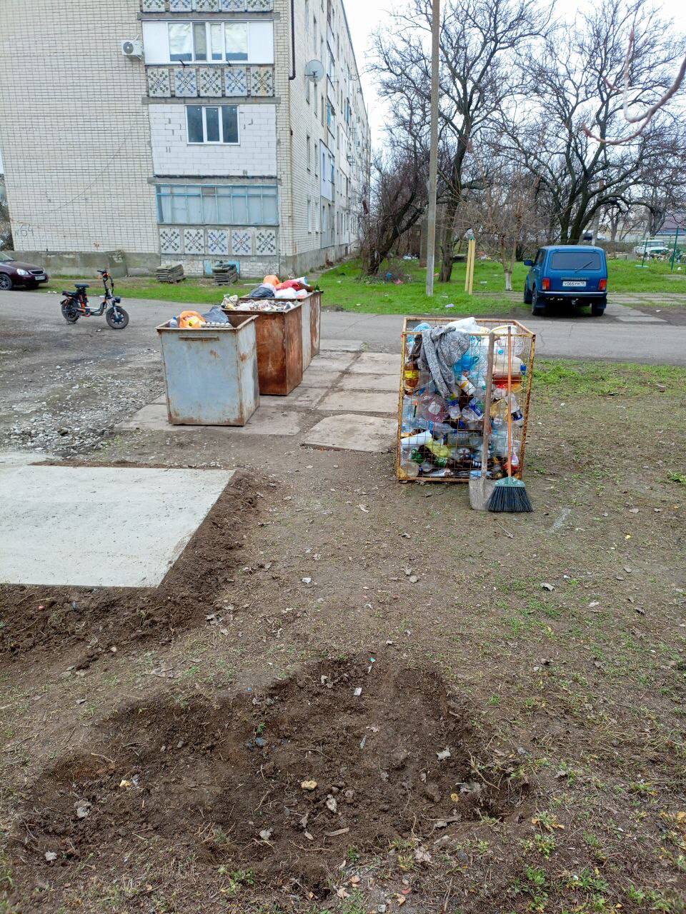 В Геническом округе продолжаются работы по благоустройству и подготовке к праздникам В Геническом округе продолжаются работы по благоустройству и подготовке к праздникам