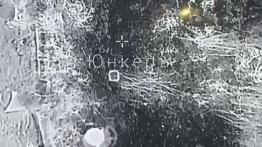 Боевая работа операторов FPV-дронов по позициям ВСУ в Херсоне