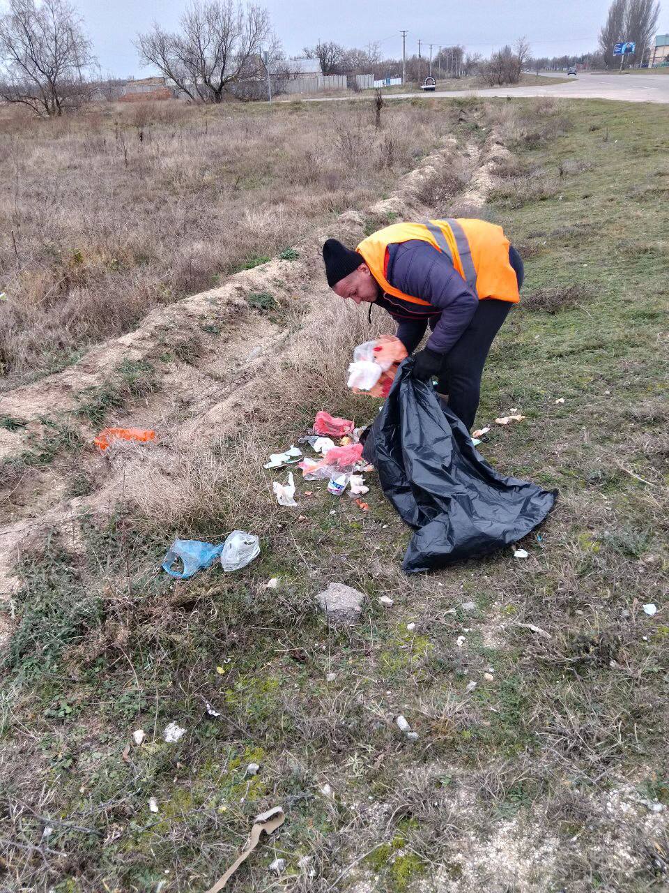 В Геническом округе продолжаются работы по благоустройству и подготовке к праздникам В Геническом округе продолжаются работы по благоустройству и подготовке к праздникам