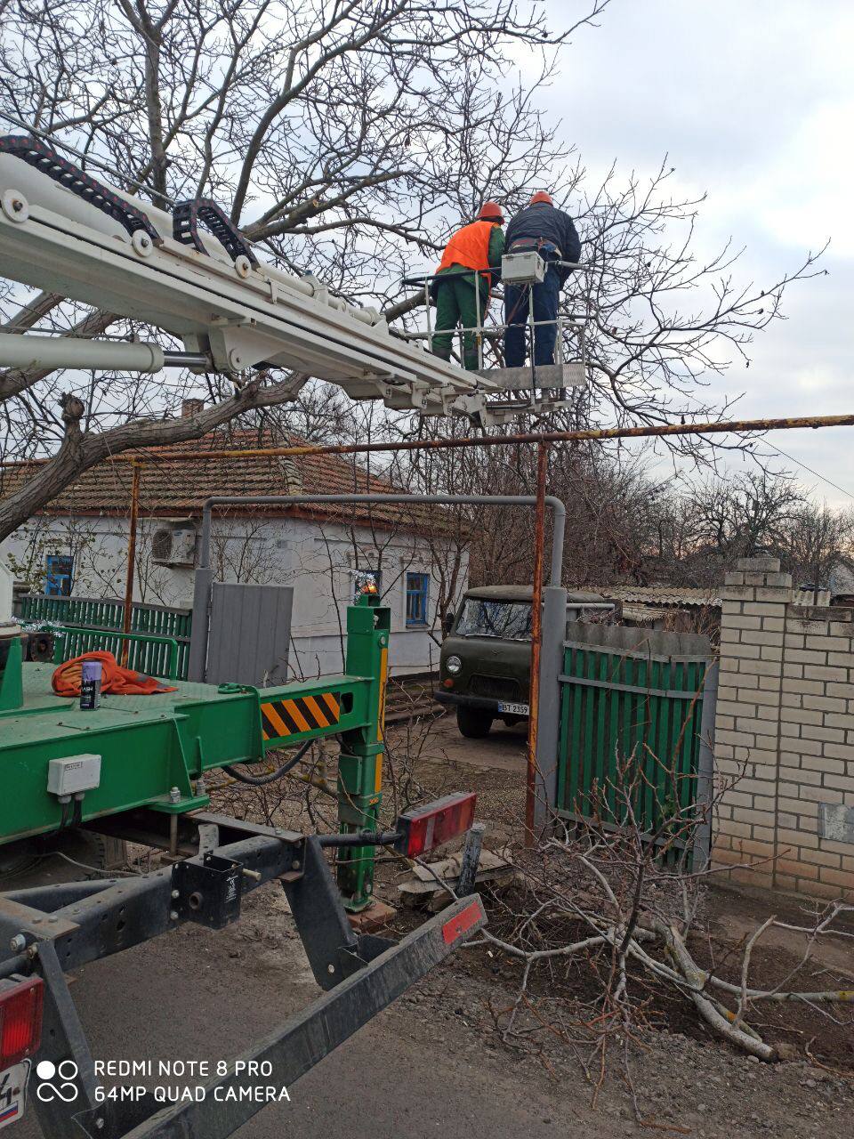 В Геническом округе продолжаются работы по благоустройству и подготовке к праздникам В Геническом округе продолжаются работы по благоустройству и подготовке к праздникам