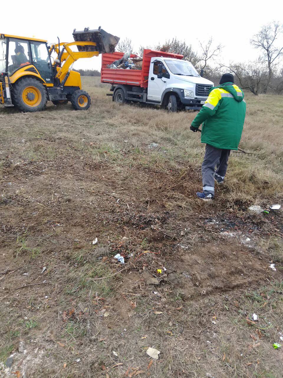 В Геническом округе продолжаются работы по благоустройству и подготовке к праздникам В Геническом округе продолжаются работы по благоустройству и подготовке к праздникам