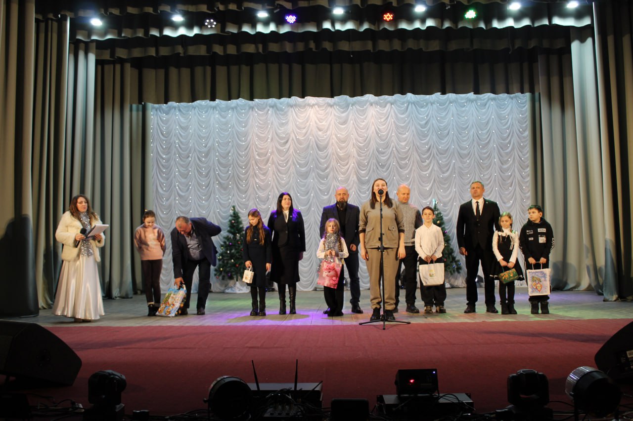 Подарки детям торжественно вручены в рамках акции «Ёлка желаний»! Подарки детям торжественно вручены в рамках акции «Ёлка желаний»!