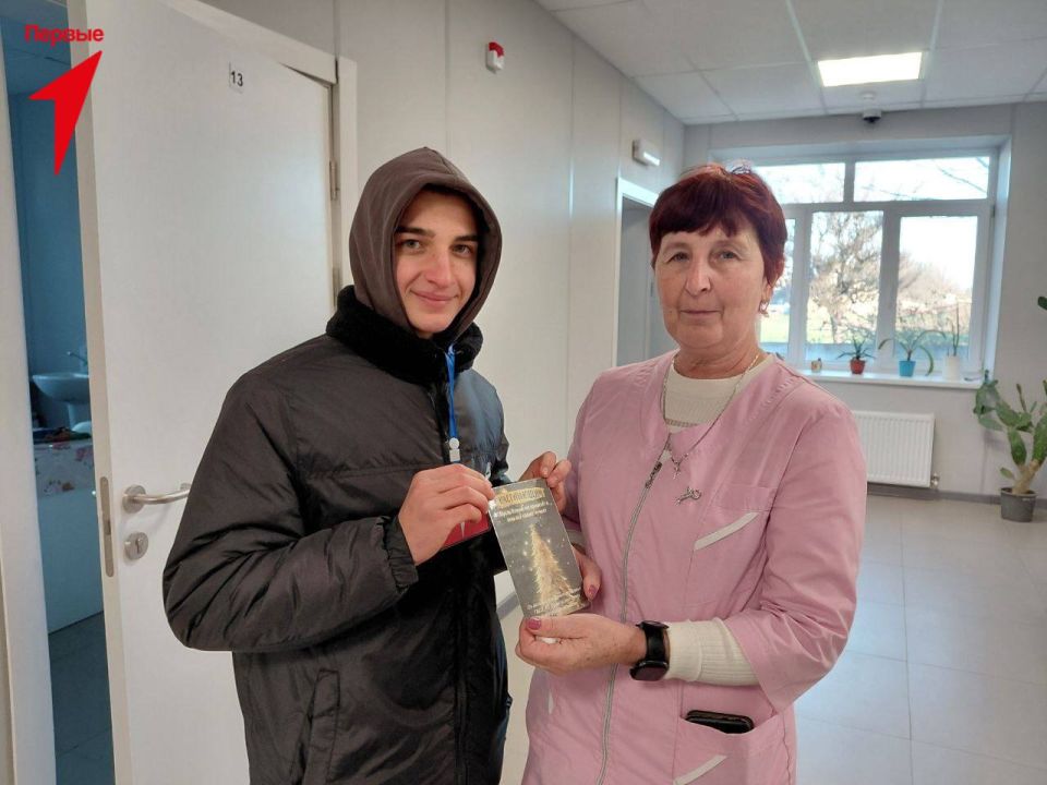 Первые Громовской школы поздравили жителей Громовки с праздником Первые Громовской школы поздравили жителей Громовки с праздником