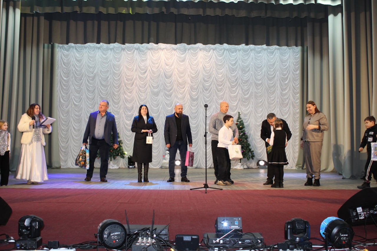 Подарки детям торжественно вручены в рамках акции «Ёлка желаний»! Подарки детям торжественно вручены в рамках акции «Ёлка желаний»!