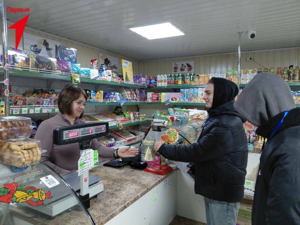 Первые Громовской школы поздравили жителей Громовки с праздником Первые Громовской школы поздравили жителей Громовки с праздником