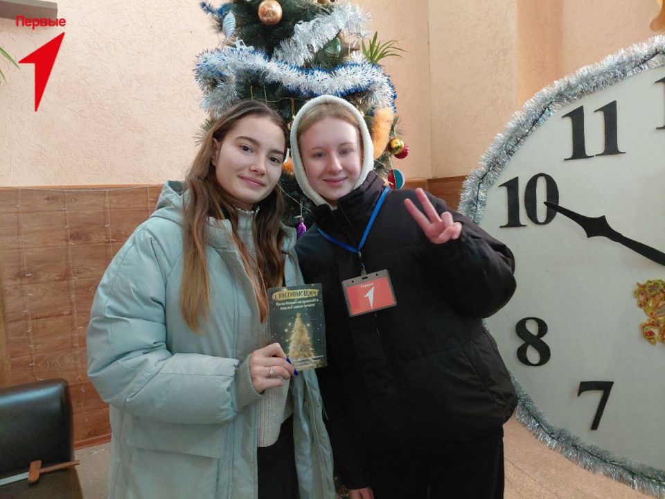 Первые Громовской школы поздравили жителей Громовки с праздником Первые Громовской школы поздравили жителей Громовки с праздником