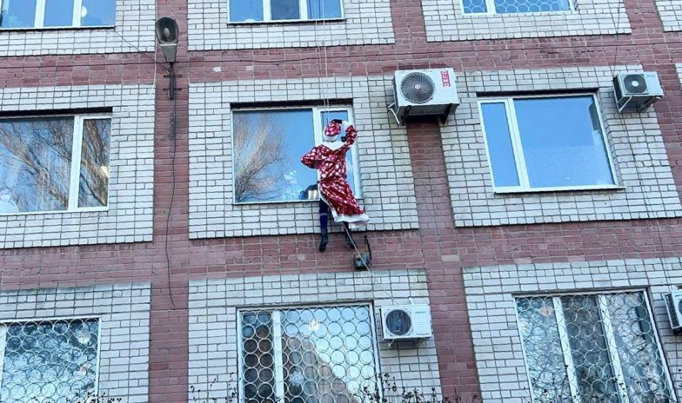 ГБУЗ ХО «Геническая ЦРБ» стало местом проведения Всероссийской акции «Десант Дедов Морозов» ГБУЗ ХО «Геническая ЦРБ» стало местом проведения Всероссийской акции «Десант Дедов Морозов»
