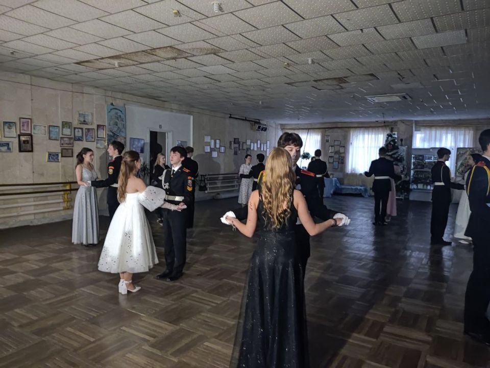 В Скадовской школе №1 состоялся кадетский бал В Скадовской школе №1 состоялся кадетский бал