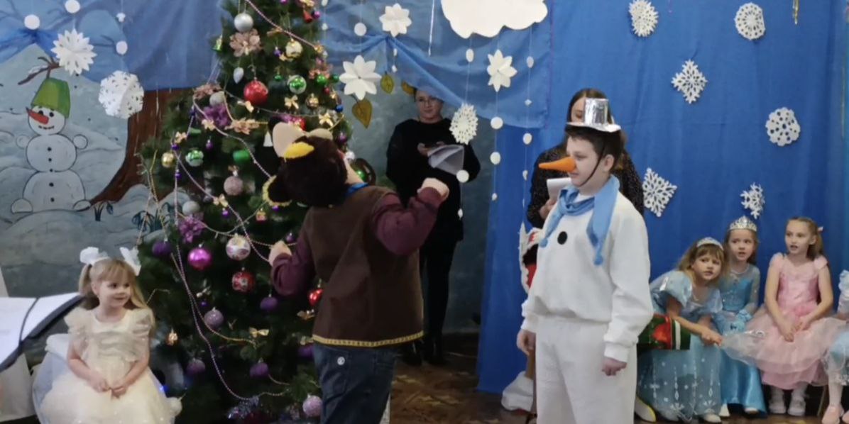 Новогодний праздник в детском саду "Растишка" Новогодний праздник в детском саду "Растишка"