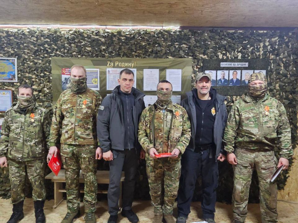 Рамиль Замалетдинов: Вместе с секретарем ЦК КПРФ, депутатом Государственной Думы Александром Ющенко посетили подразделения воздушно-десантных войск, выполняющие боевые задачи на Херсонском и Запорожском направлениях Рамиль Замалетдинов: Вместе с секретарем ЦК КПРФ, депутатом Государственной Думы Александром Ющенко посетили подразделения воздушно-десантных войск, выполняющие боевые задачи на Херсонском и Запорожском направлениях