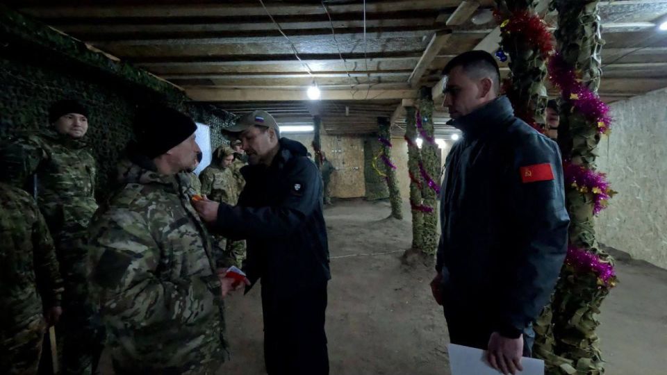 Рамиль Замалетдинов: Вместе с секретарем ЦК КПРФ, депутатом Государственной Думы Александром Ющенко посетили подразделения воздушно-десантных войск, выполняющие боевые задачи на Херсонском и Запорожском направлениях Рамиль Замалетдинов: Вместе с секретарем ЦК КПРФ, депутатом Государственной Думы Александром Ющенко посетили подразделения воздушно-десантных войск, выполняющие боевые задачи на Херсонском и Запорожском направлениях