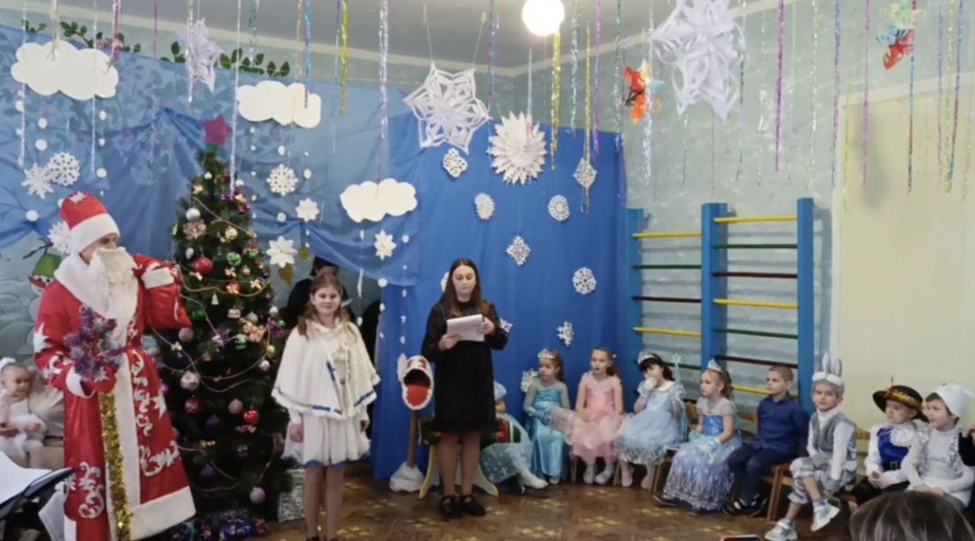 Новогодний праздник в детском саду "Растишка" Новогодний праздник в детском саду "Растишка"