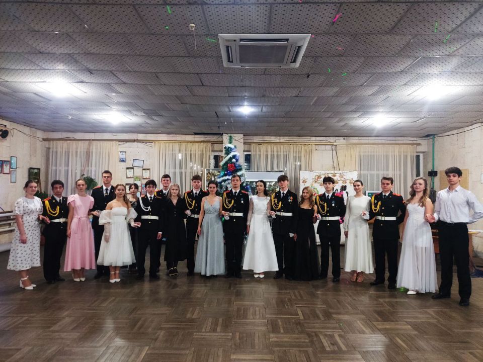 В Скадовской школе №1 состоялся кадетский бал В Скадовской школе №1 состоялся кадетский бал