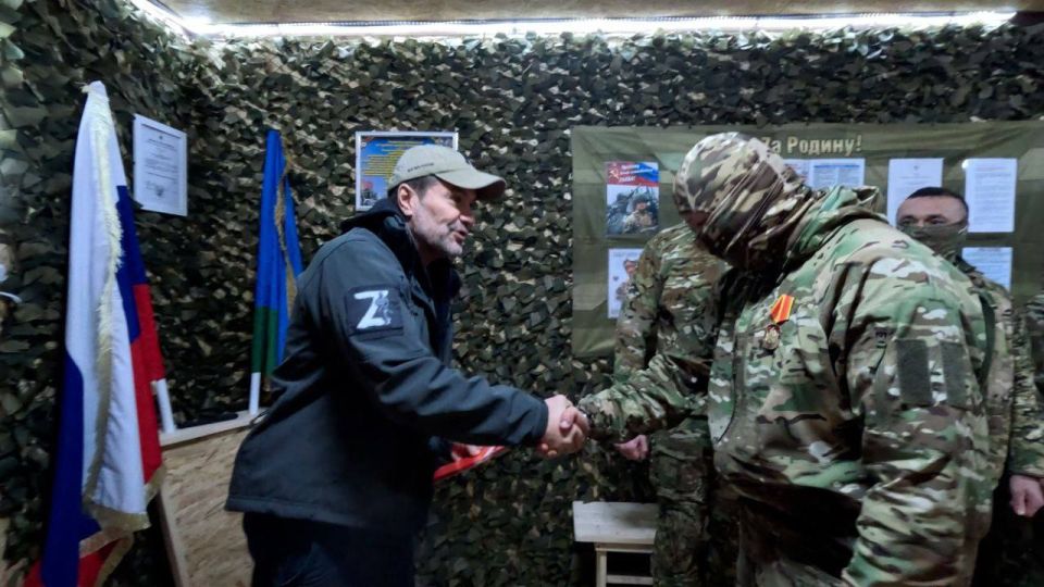 Рамиль Замалетдинов: Вместе с секретарем ЦК КПРФ, депутатом Государственной Думы Александром Ющенко посетили подразделения воздушно-десантных войск, выполняющие боевые задачи на Херсонском и Запорожском направлениях Рамиль Замалетдинов: Вместе с секретарем ЦК КПРФ, депутатом Государственной Думы Александром Ющенко посетили подразделения воздушно-десантных войск, выполняющие боевые задачи на Херсонском и Запорожском направлениях