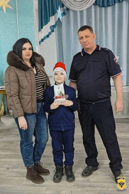 В Нижнесерогозском округе полицейские организовали новогоднее представление в рамках акции «Полицейский Дед Мороз» В Нижнесерогозском округе полицейские организовали новогоднее представление в рамках акции «Полицейский Дед Мороз»