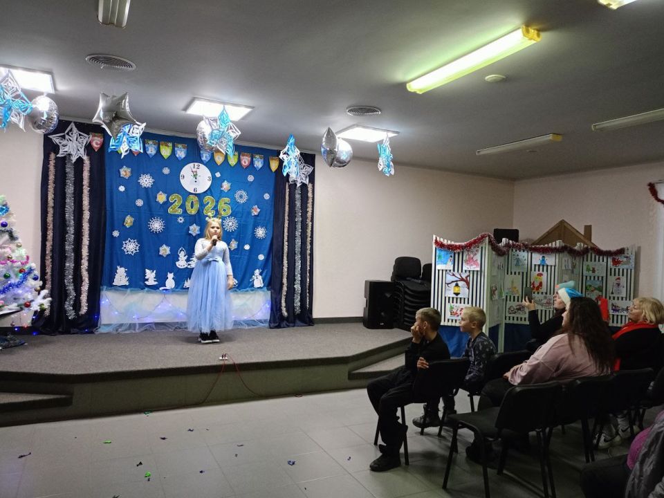 «Пусть Новый год нам лишь радость принесет»: новогодний праздник в Краснянском ДК «Пусть Новый год нам лишь радость принесет»: новогодний праздник в Краснянском ДК