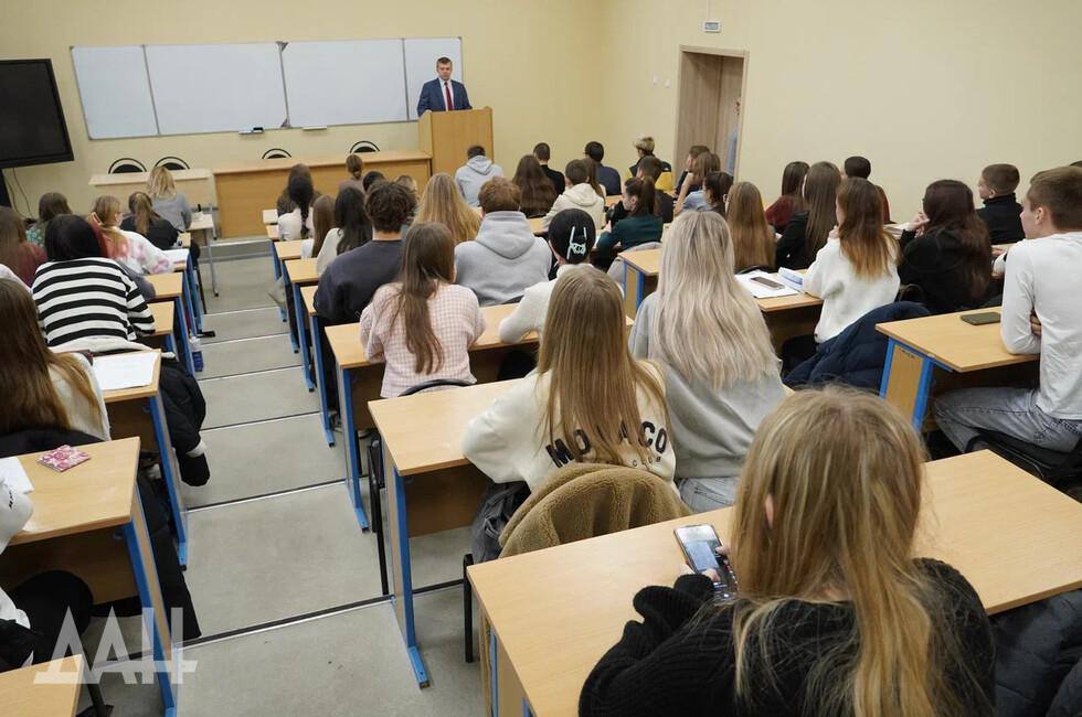 Путин продлил сроки интеграции новых регионов в систему образования РФ