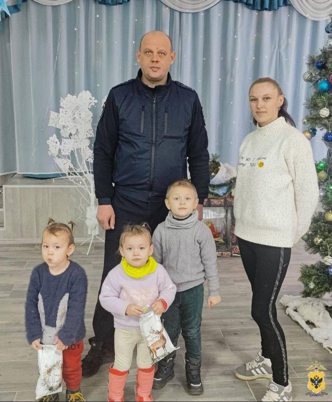 В Нижнесерогозском округе полицейские организовали новогоднее представление в рамках акции «Полицейский Дед Мороз» В Нижнесерогозском округе полицейские организовали новогоднее представление в рамках акции «Полицейский Дед Мороз»