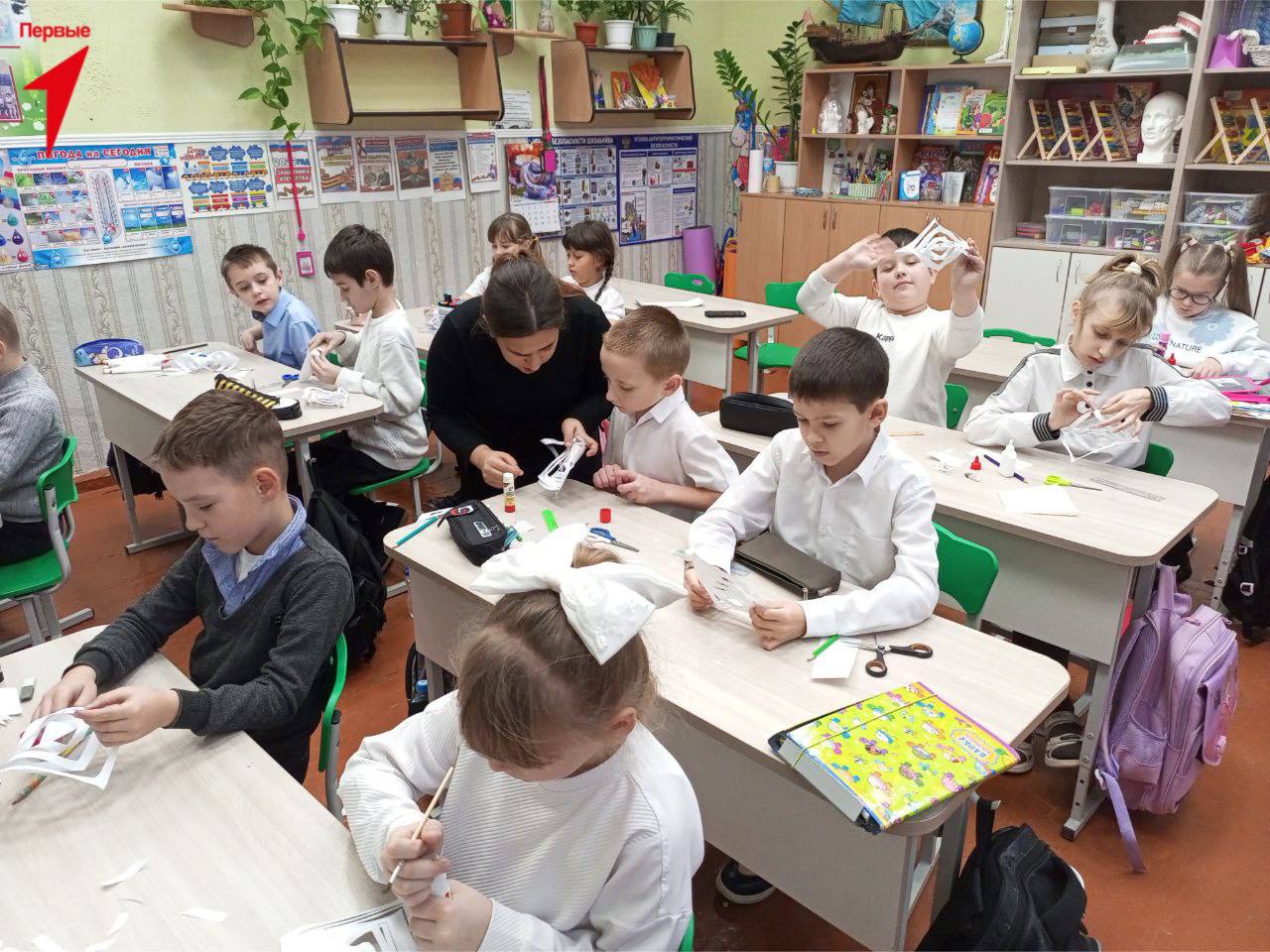 Первые Херсонщины украсили школьные окна Первые Херсонщины украсили школьные окна