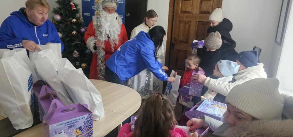 Надежда Бабешко: В Ивановском местном отделении партии "Единая Россия" состоялся новогодний утренник для малышей, организованный секретарем отделения Надеждой Бабешко Надежда Бабешко: В Ивановском местном отделении партии "Единая Россия" состоялся новогодний утренник для малышей, организованный секретарем отделения Надеждой Бабешко