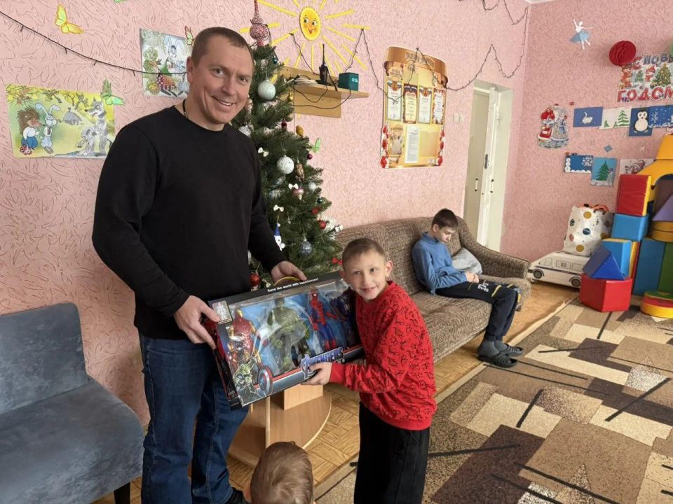 Молодые депутаты Красноармейского района Кубани привезли в Скадовск новогодние подарки Молодые депутаты Красноармейского района Кубани привезли в Скадовск новогодние подарки