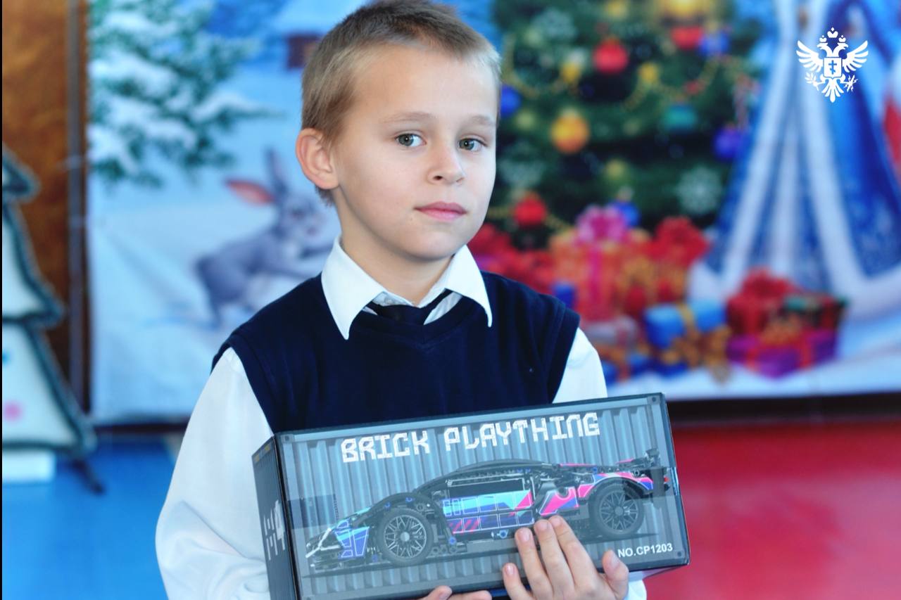 Председатель Правительства Херсонской области исполнил новогодние желания троих детей из многодетной семьи Председатель Правительства Херсонской области исполнил новогодние желания троих детей из многодетной семьи