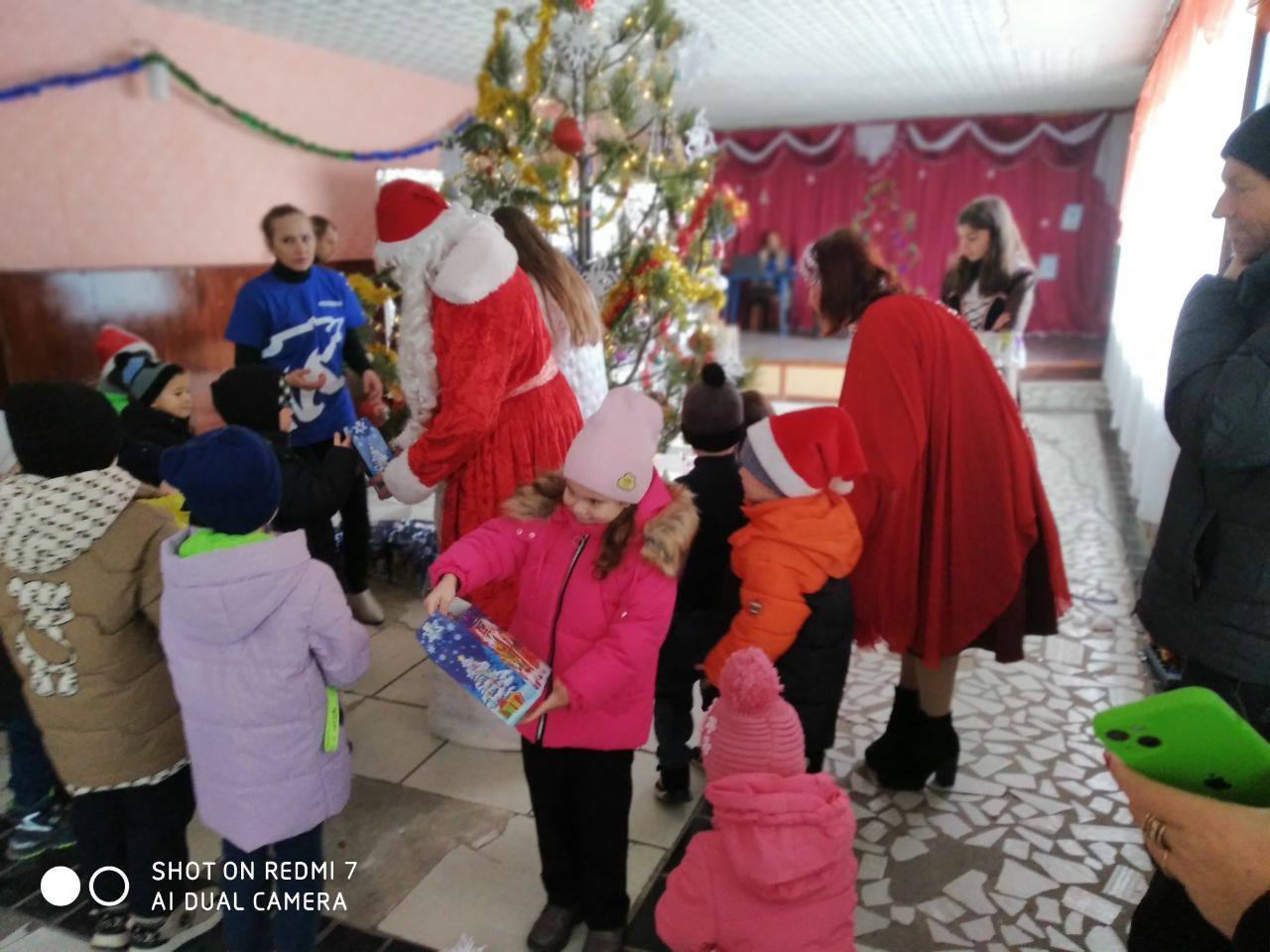 Энвер Абдураимов: Новогодние подарки для юных жителей Новокиевки и детей участников СВО Энвер Абдураимов: Новогодние подарки для юных жителей Новокиевки и детей участников СВО