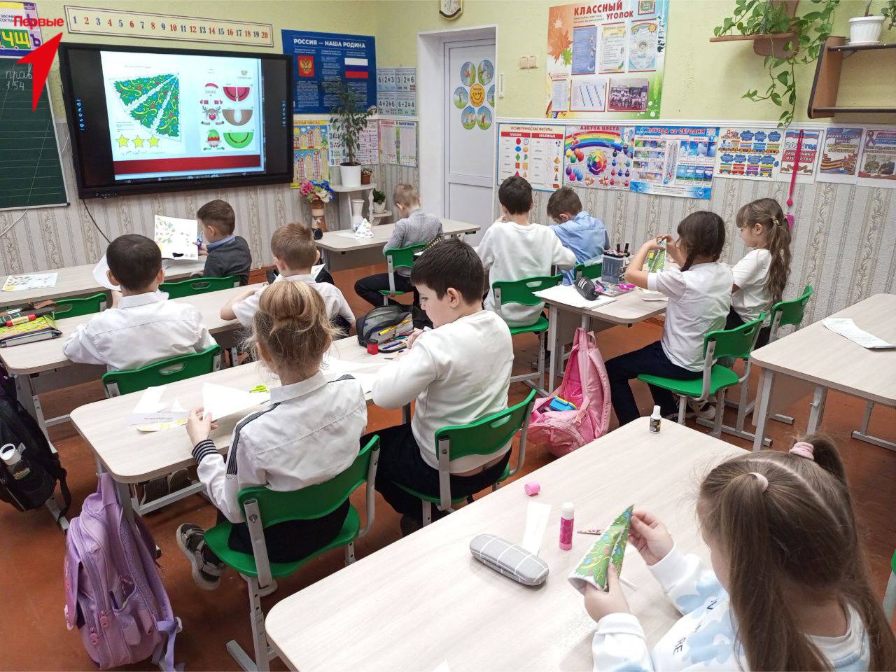 Первые Херсонщины украсили школьные окна Первые Херсонщины украсили школьные окна