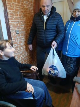 В преддверии Нового года в Рыково поздравили ветеранов и маломобильных жителей