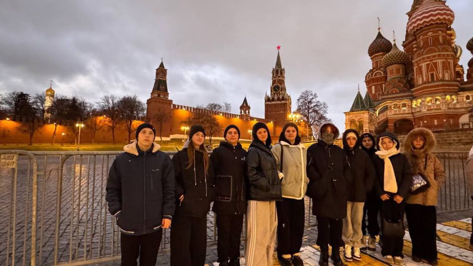 Учащиеся из Чаплинского округа посетили Москву и легендарную дивизию имени Дзержинского Учащиеся из Чаплинского округа посетили Москву и легендарную дивизию имени Дзержинского