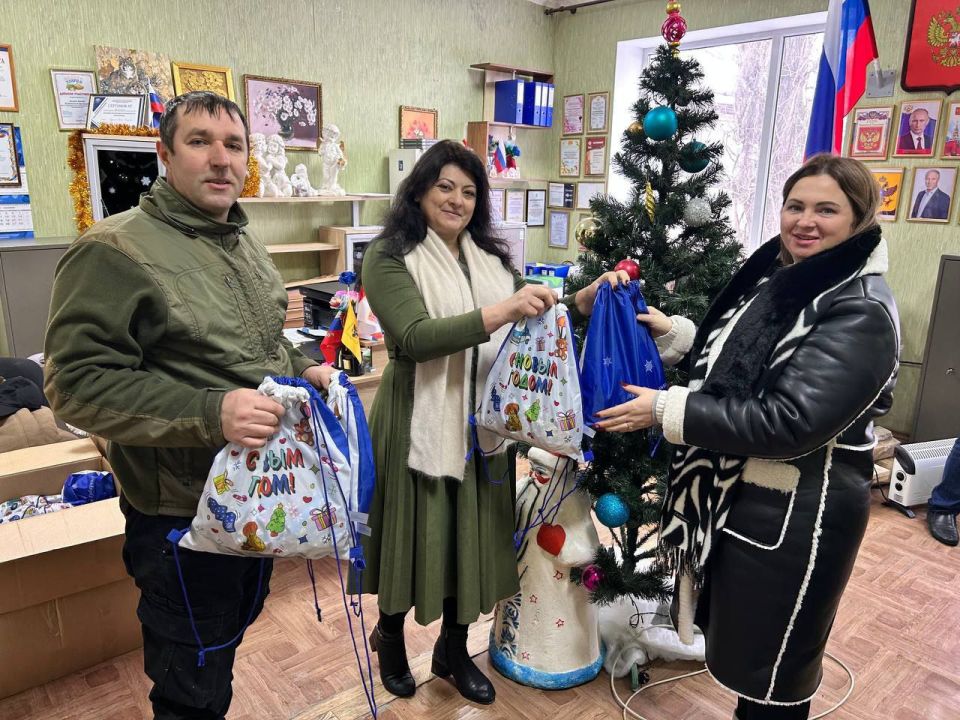 МКУК «Чаплинский КДЦ» благодарит за новогодние подарки Рязанцев МКУК «Чаплинский КДЦ» благодарит за новогодние подарки Рязанцев