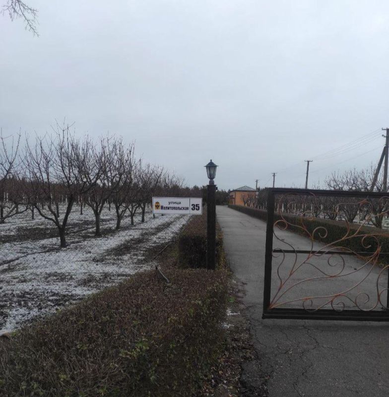 В Скворцовке заменили адресные таблички на русскоязычные В Скворцовке заменили адресные таблички на русскоязычные