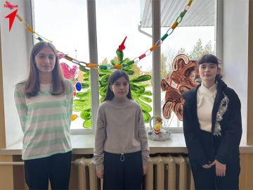 Первые Херсонщины украсили школьные окна