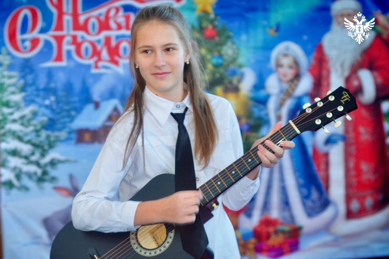 Председатель Правительства Херсонской области исполнил новогодние желания троих детей из многодетной семьи Председатель Правительства Херсонской области исполнил новогодние желания троих детей из многодетной семьи