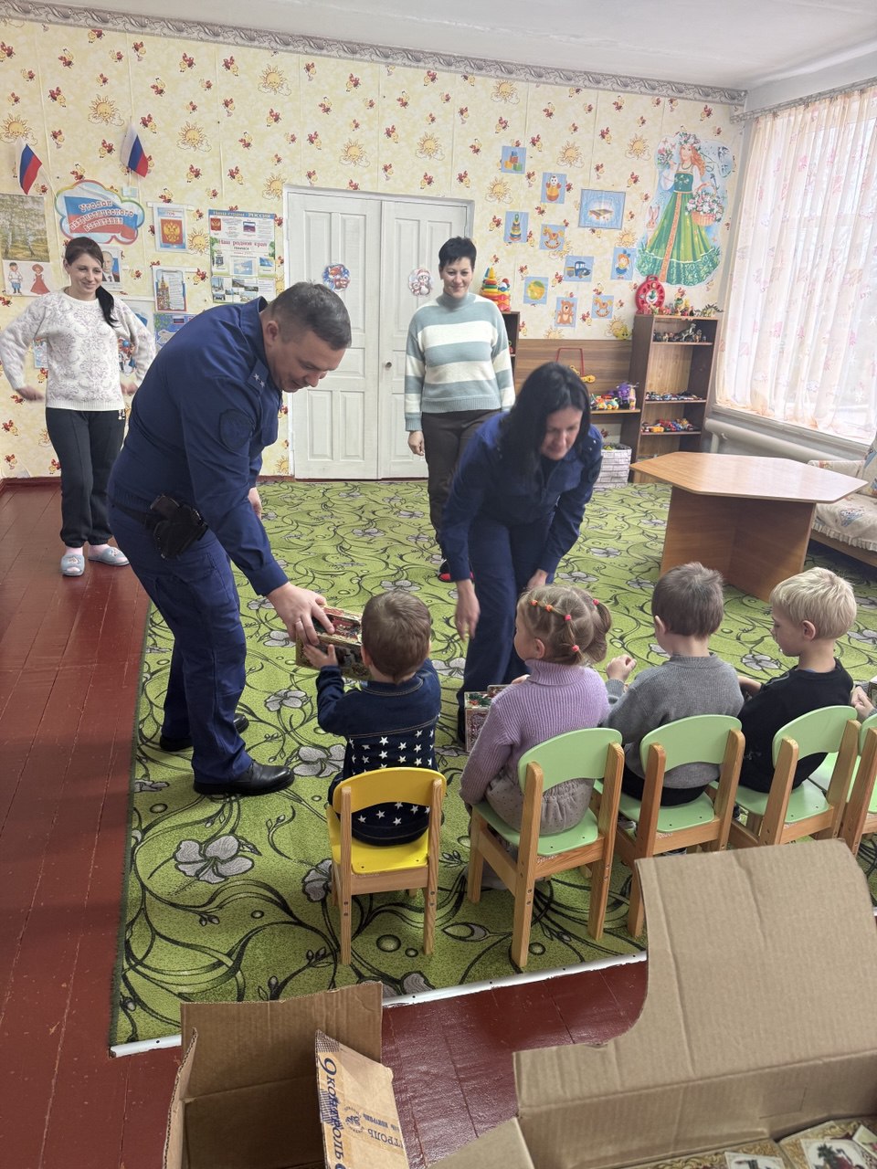 Сотрудники Прокуратуры Генического района поздравили с Новым годом воспитанников детских садов "Капитошка" и "Надежда"