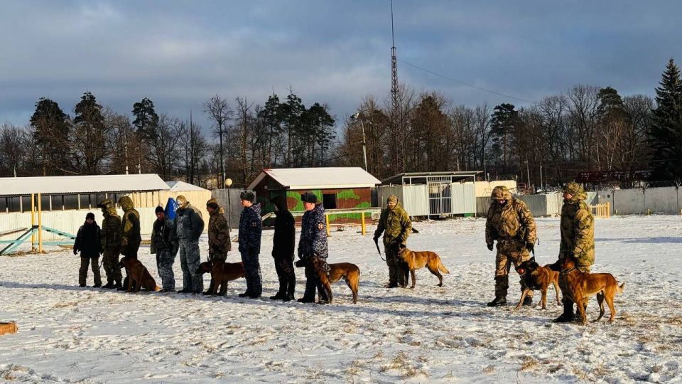 Учащиеся из Чаплинского округа посетили Москву и легендарную дивизию имени Дзержинского Учащиеся из Чаплинского округа посетили Москву и легендарную дивизию имени Дзержинского