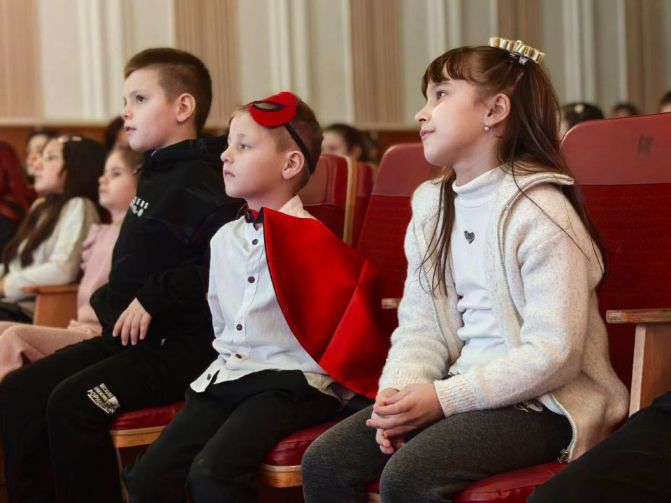 Дети ветеранов СВО приняли участие в «Сенаторской елке» в Геническе Дети ветеранов СВО приняли участие в «Сенаторской елке» в Геническе