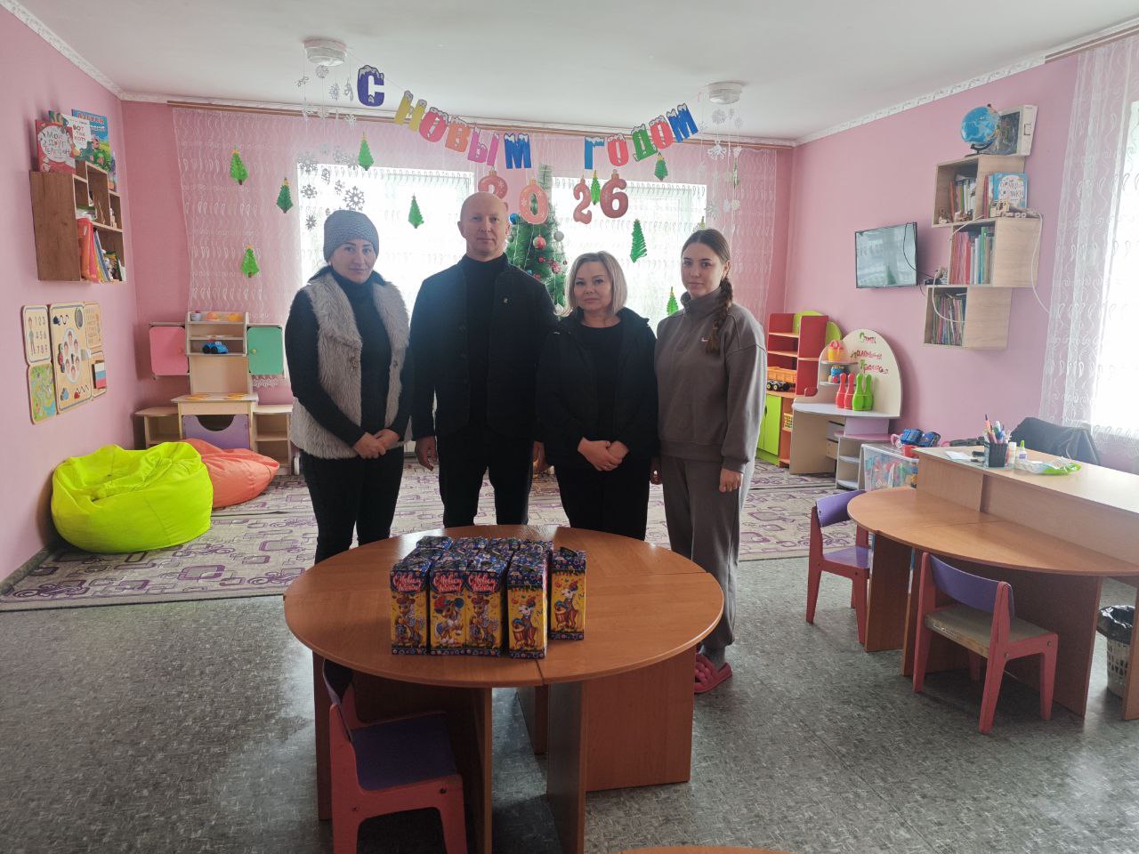 Администрация Новотроицкого муниципального округа доставила подарки в дошкольные учреждения Администрация Новотроицкого муниципального округа доставила подарки в дошкольные учреждения
