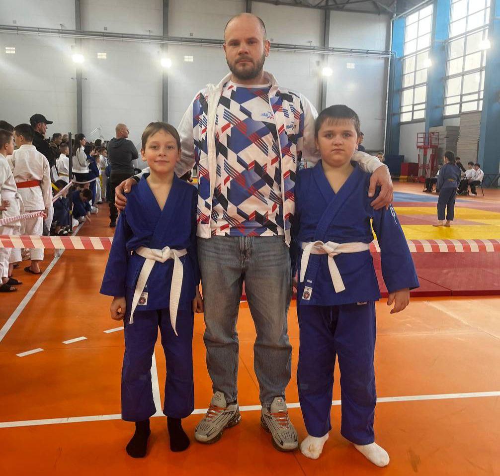 Каховские дзюдоисты завоевали серебро и бронзу на открытом новогоднем турнире в Евпатории Каховские дзюдоисты завоевали серебро и бронзу на открытом новогоднем турнире в Евпатории