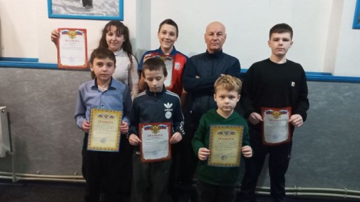 В ГБУ ДО ХО "Спортивная школа Аскания-Нова" состоялся внутришкольный новогодний турнир по настольному теннису