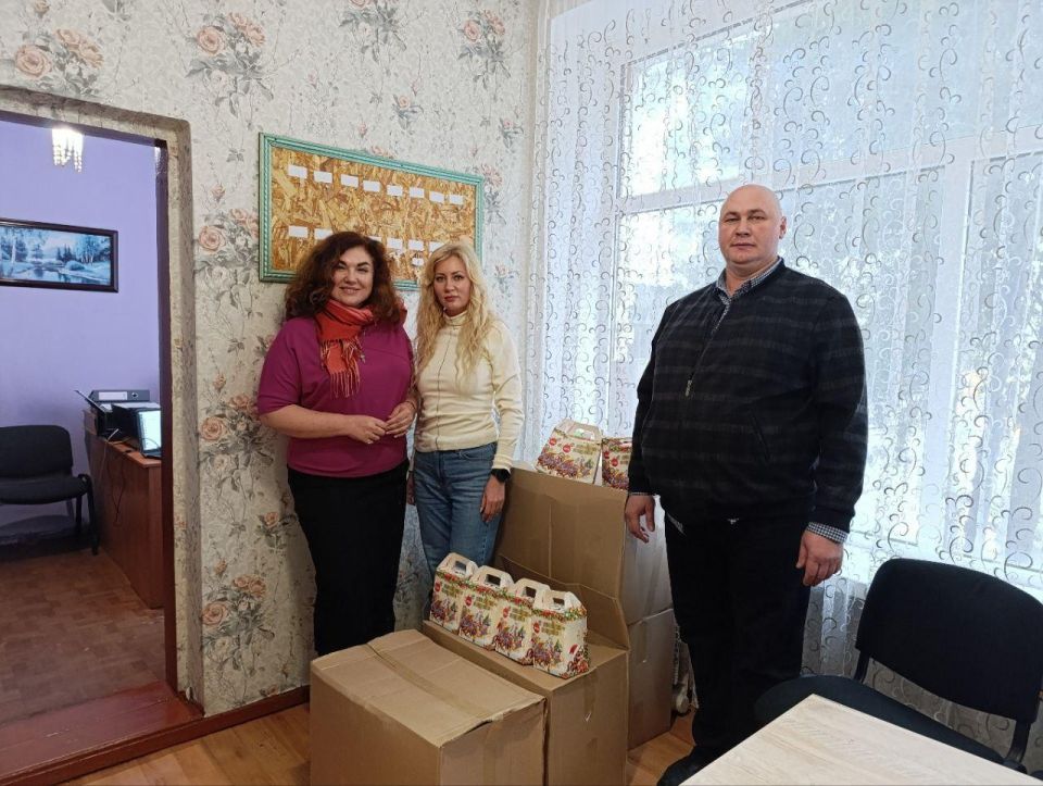 Подарки от шефского региона для малышей ТУ «Лазурное» Подарки от шефского региона для малышей ТУ «Лазурное»