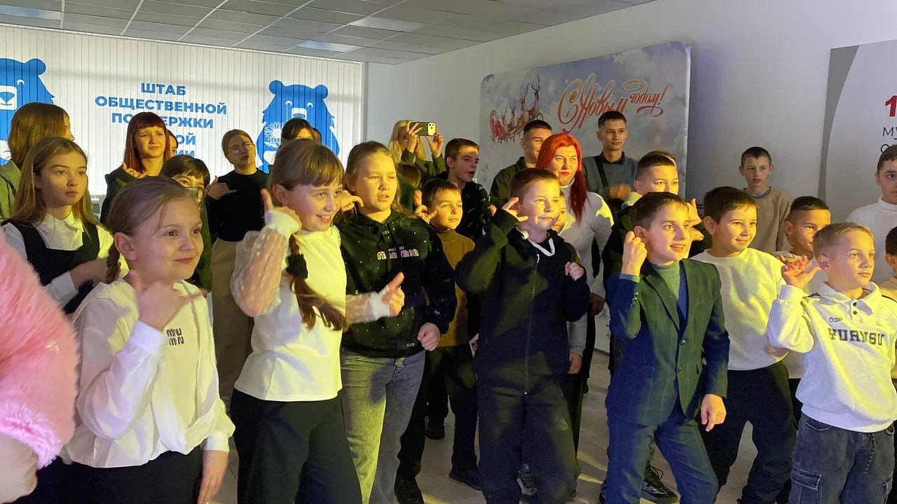 В Геническе прошла новогодняя «Доброёлка» для подростков В Геническе прошла новогодняя «Доброёлка» для подростков