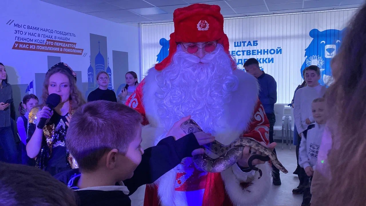 В Геническе прошла новогодняя «Доброёлка» для подростков В Геническе прошла новогодняя «Доброёлка» для подростков