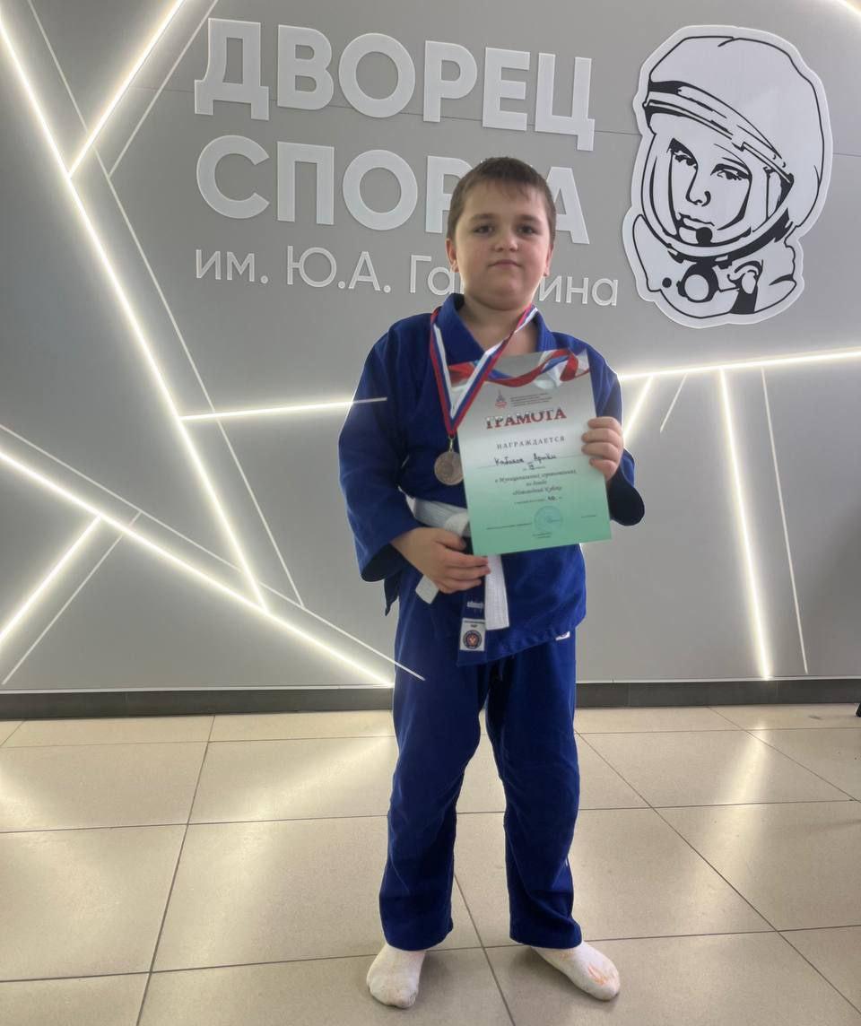 Каховские дзюдоисты завоевали серебро и бронзу на открытом новогоднем турнире в Евпатории Каховские дзюдоисты завоевали серебро и бронзу на открытом новогоднем турнире в Евпатории