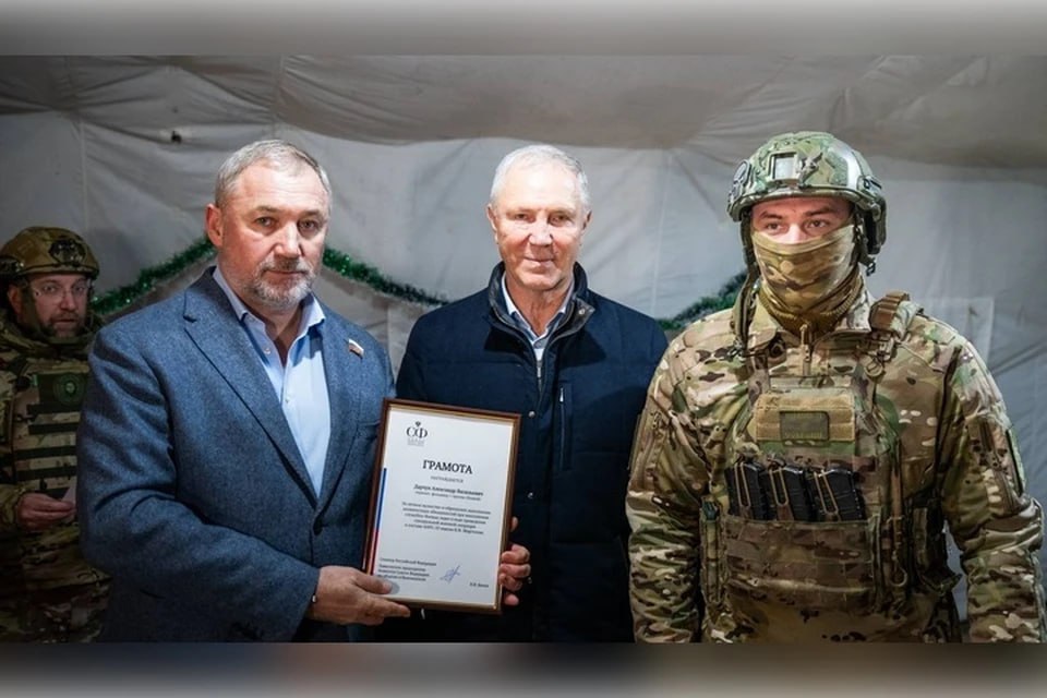 Отличившимся бойцам херсонского «БАРСа» вручили наградные ножи