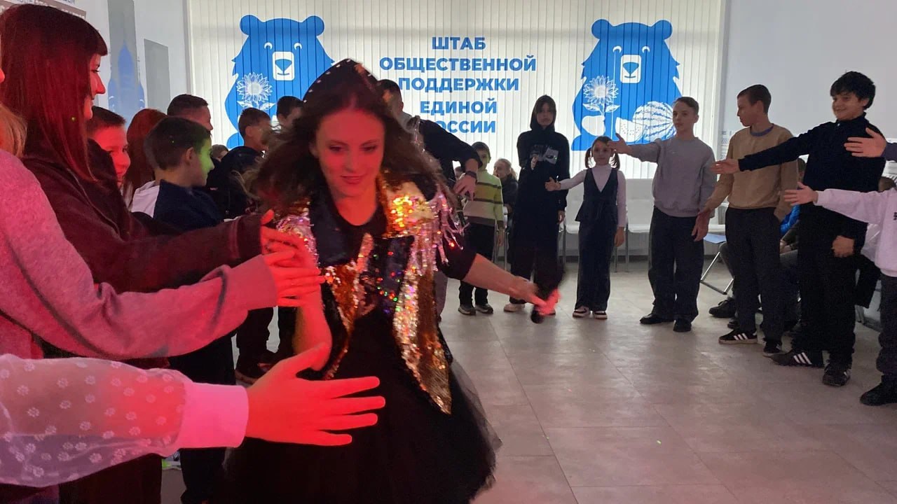 В Геническе прошла новогодняя «Доброёлка» для подростков В Геническе прошла новогодняя «Доброёлка» для подростков